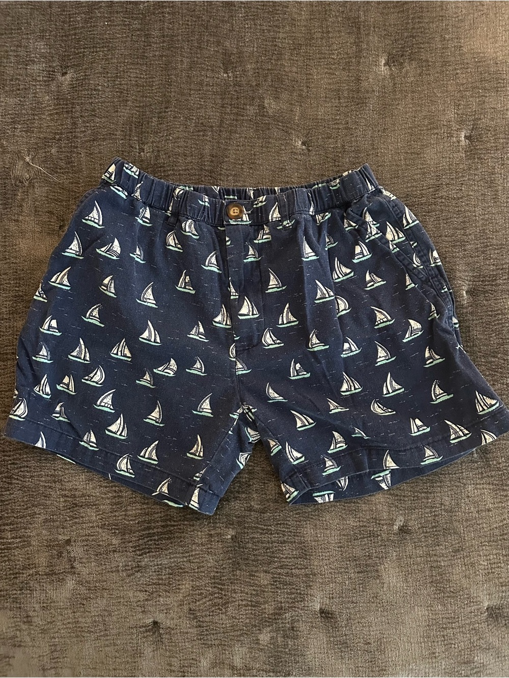 chubbies Navy Sailboat-Print Flat Front Men’s Shorts